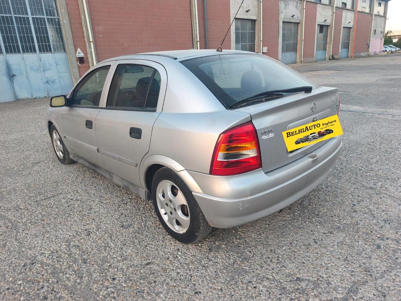 Opel Astra 2002----1.2 Benzina