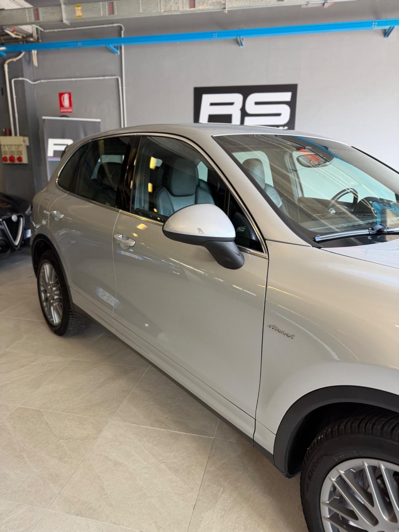 Porsche CAYENNE 3.0 V6 BOSE KMCERT UNICOPR