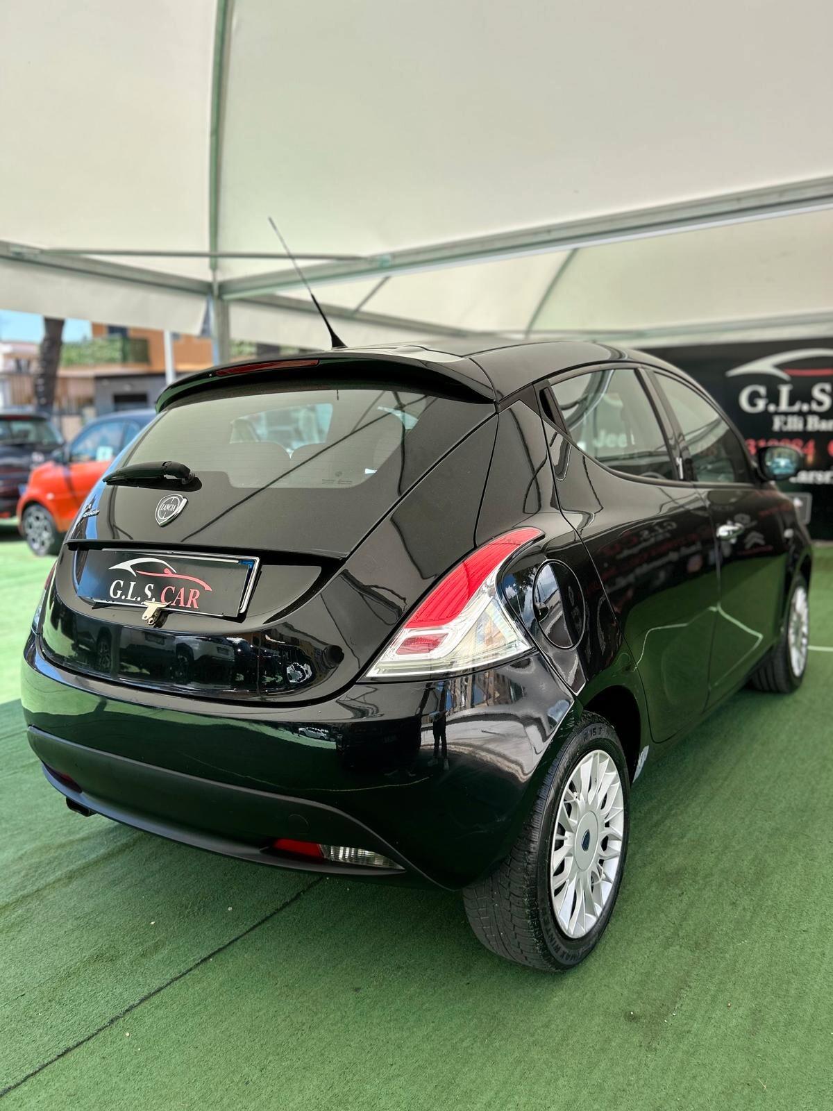 Lancia Ypsilon 1.2 69 CV 5 porte S&S Silver