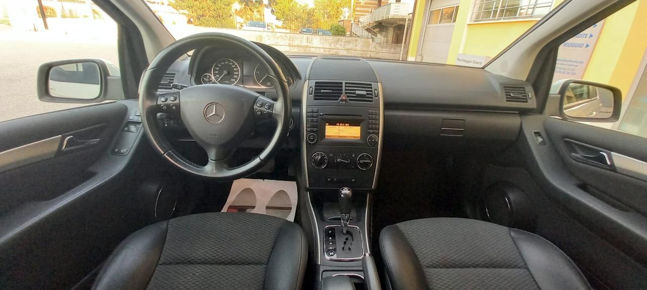 Mercedes-Benz Classe A 180 CDI All. Avantgarde Diesel cc. 1.9 CV. 109 Cambio Automatico 5 Porte 5 Posti Euro 5 Utilizzabile anche per i Neopatentati.