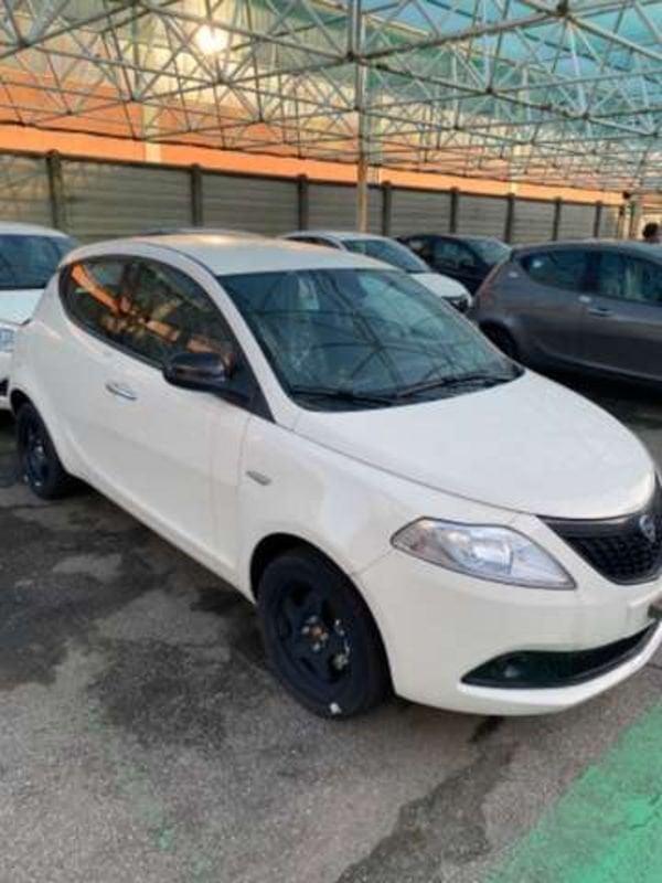 Lancia Ypsilon 1.0 FireFly Hybrid Oro