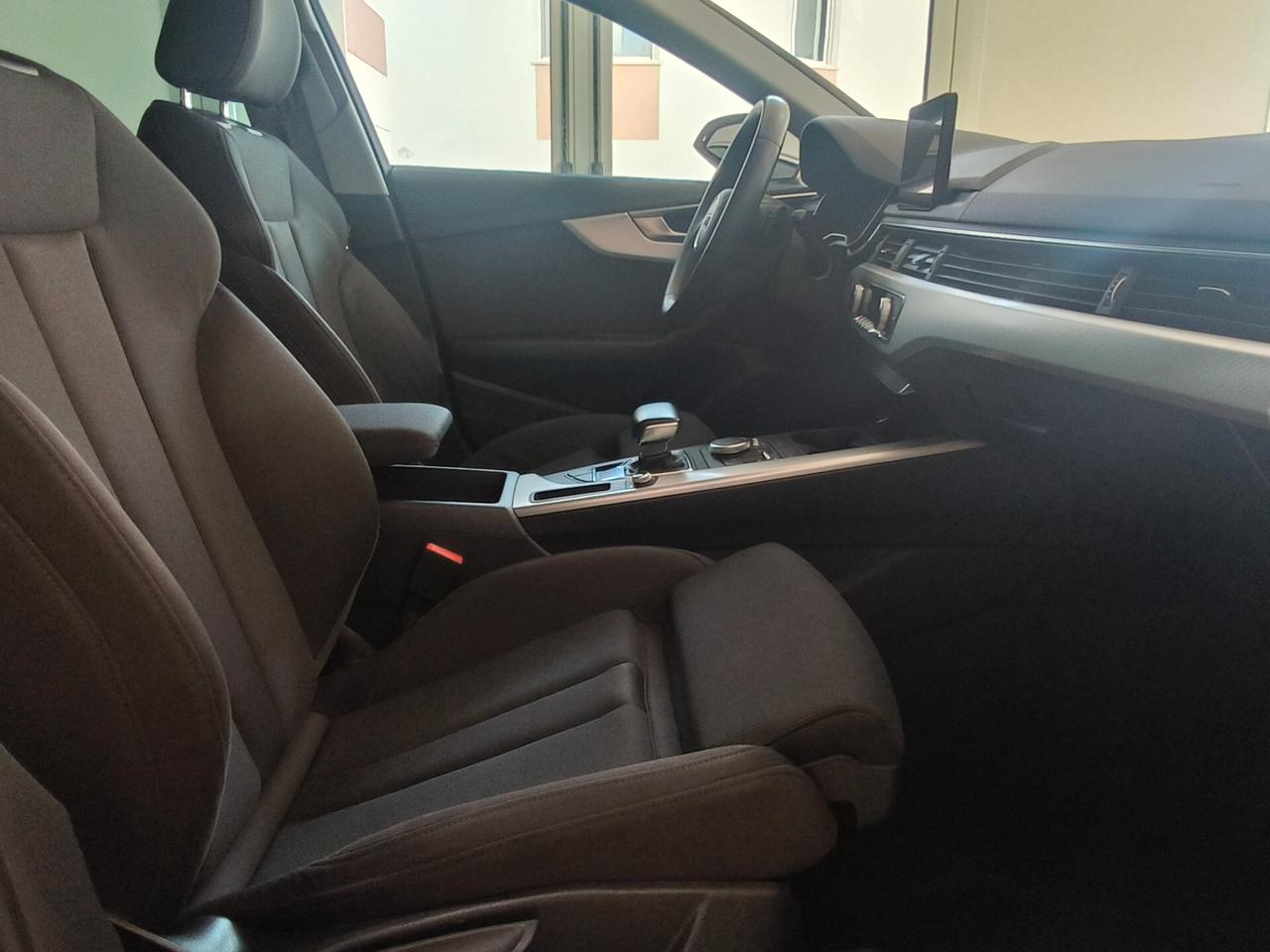 Audi A4 Avant 35 TDI S tronic Business Sport