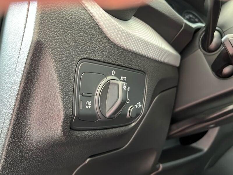 Audi Q2 Q2 2.0 30 TDI BUSINESS S TRONIC