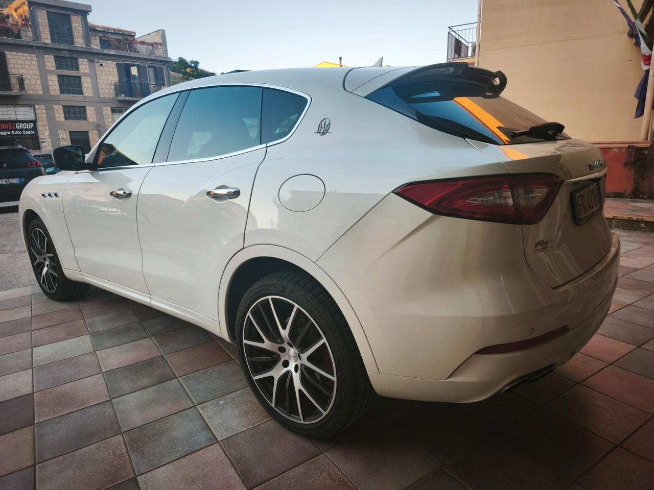 Maserati Levante SQ4 V6 430 CV TETTO