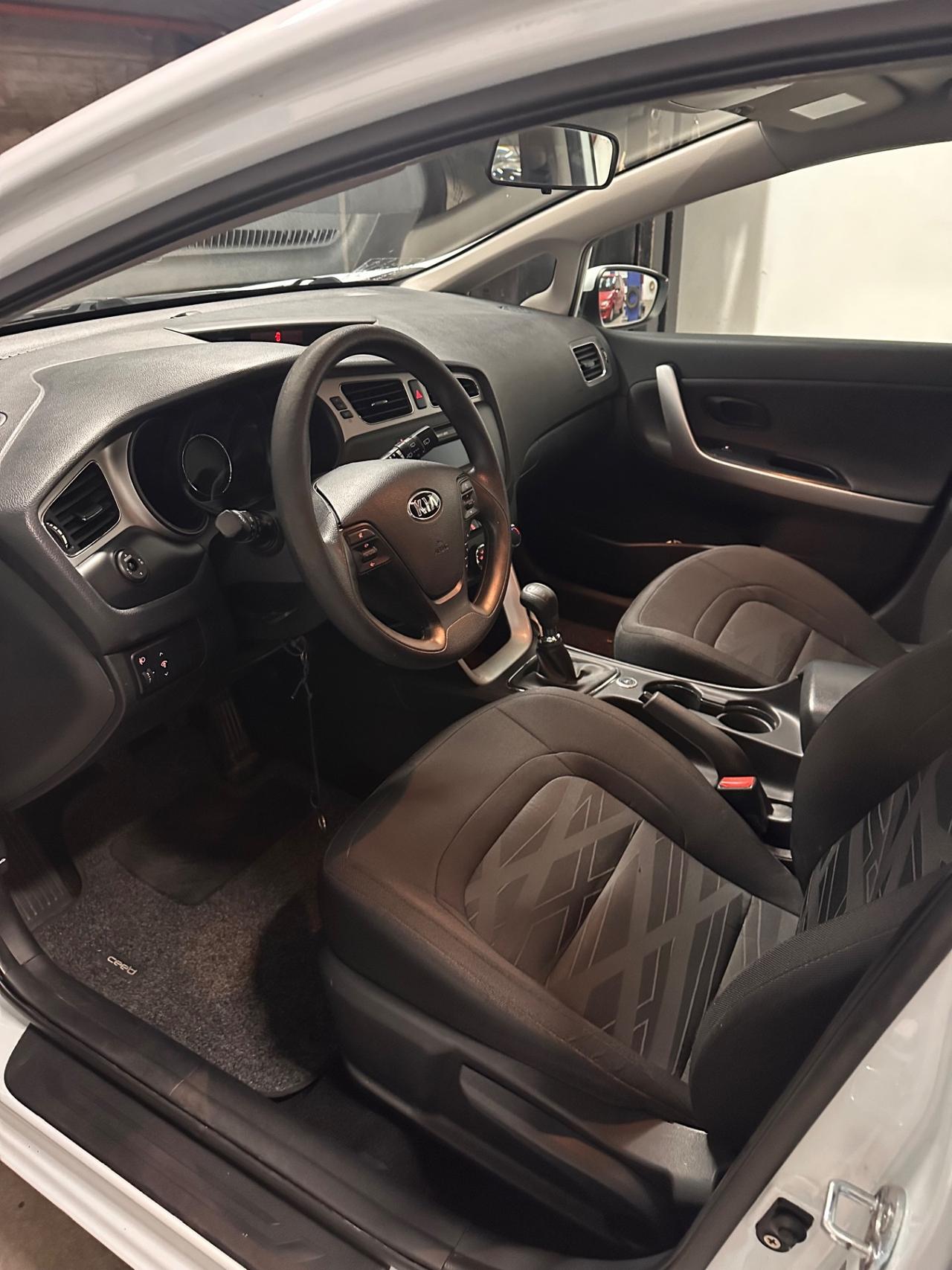 Kia Ceed cee'd 1.4 GPL 5 2013