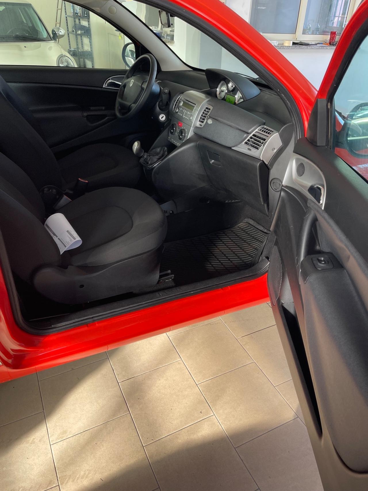 Lancia Ypsilon 1.2 69 CV Unyca