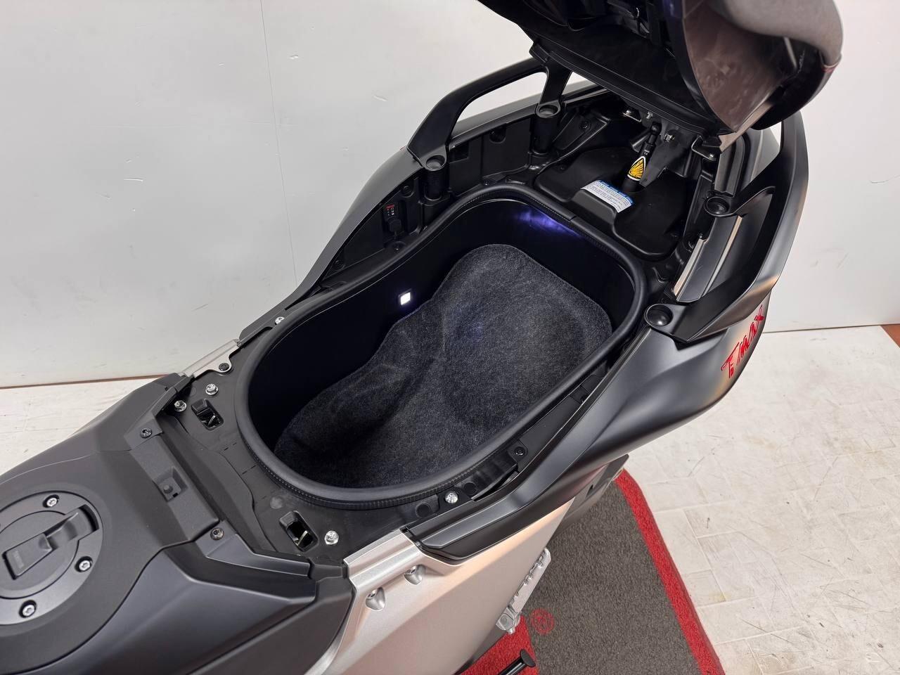 Yamaha T Max 560 25th Anniversary Black PROMO AGOSTO
