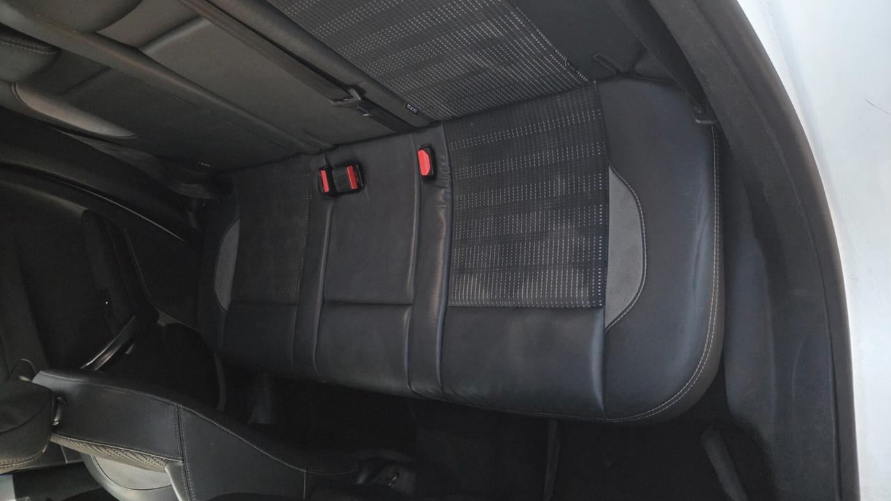 Peugeot 2008 1.6 e-HDi 115 CV Stop&Start Féline