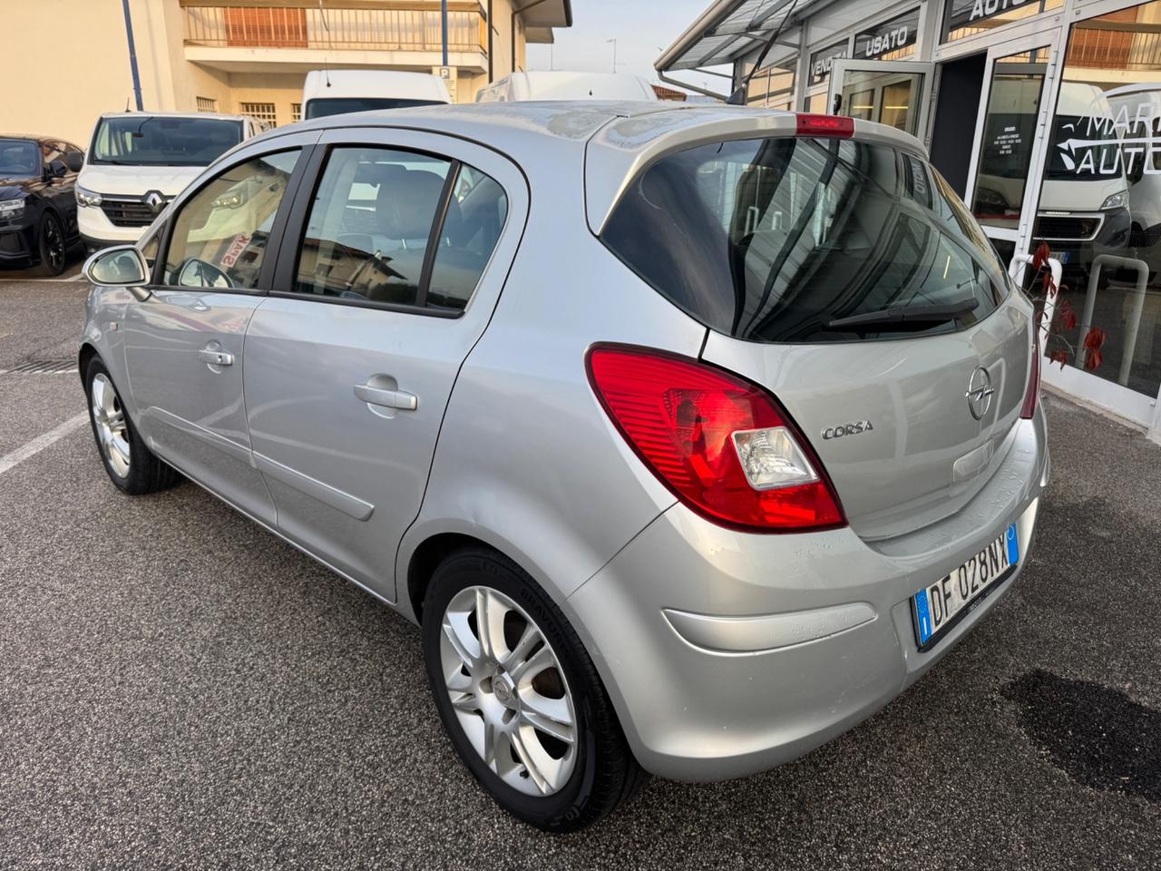 Opel Corsa 1.4 16V 5 porte Cosmo