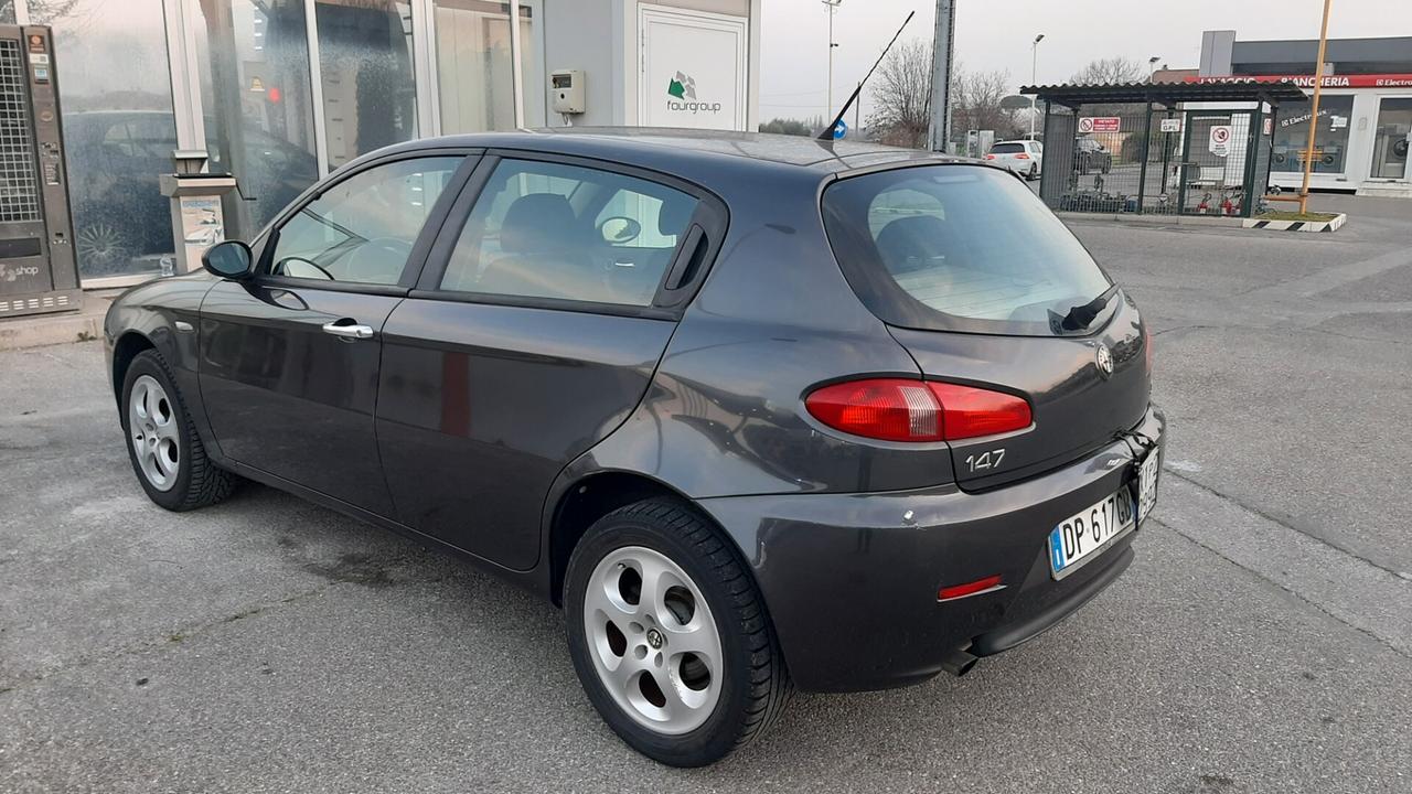 Alfa Romeo 147 1.9 JTD 5 porte Prog.
