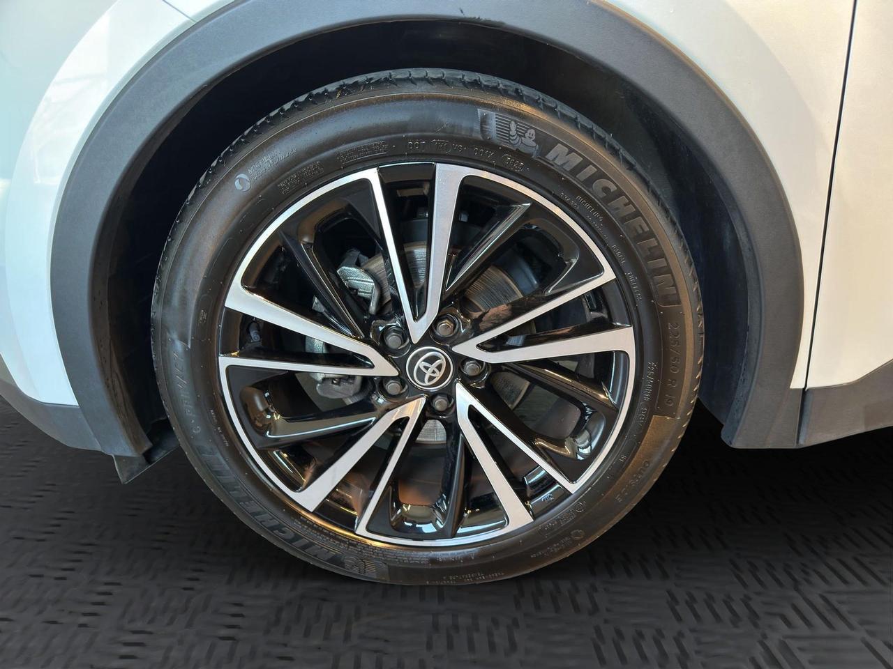 Toyota C-HR 1.8 hev Lounge fwd e-cvt