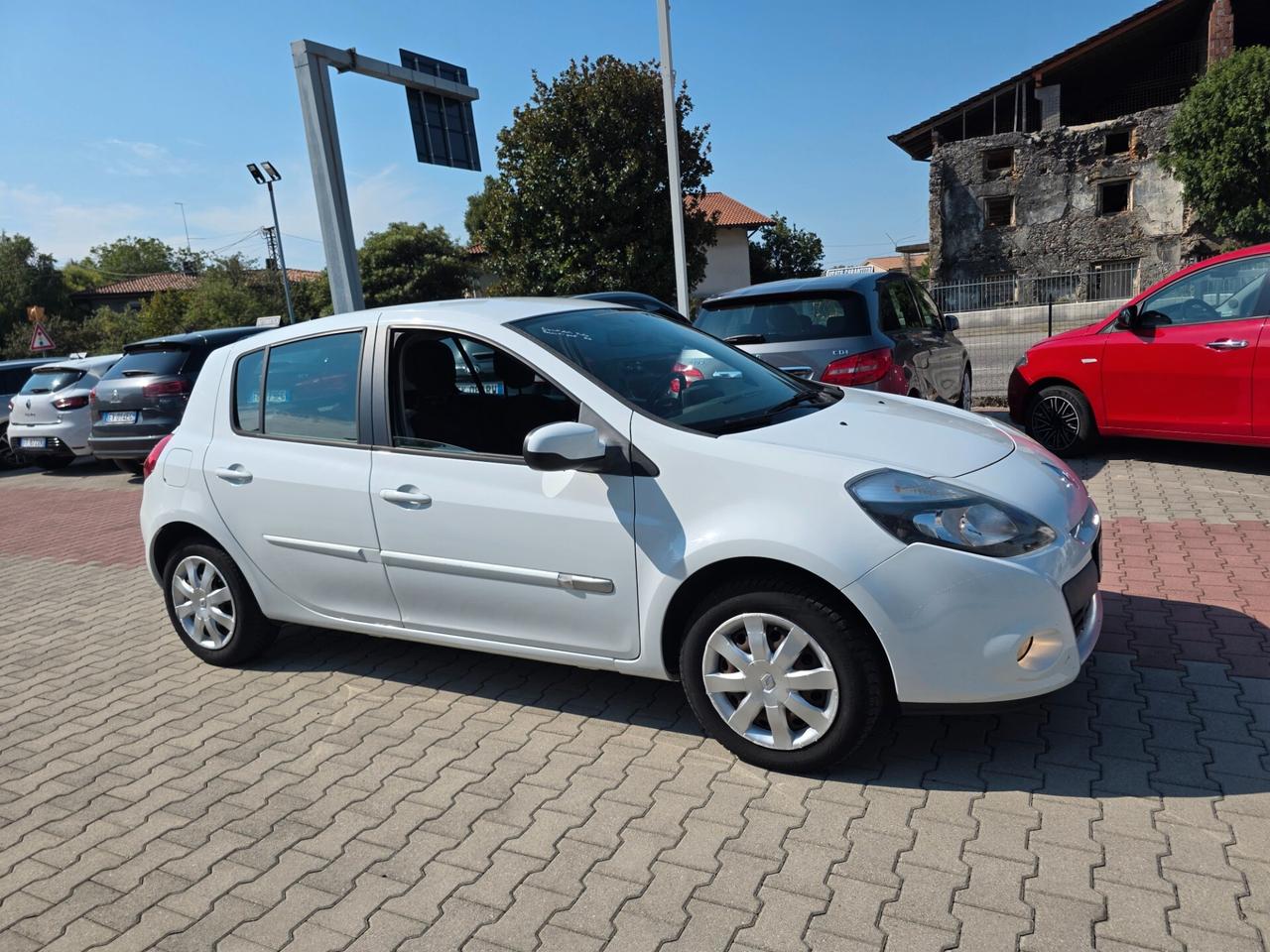 Renault Clio 1.2 75CV perfetta e garantita 12 mesi