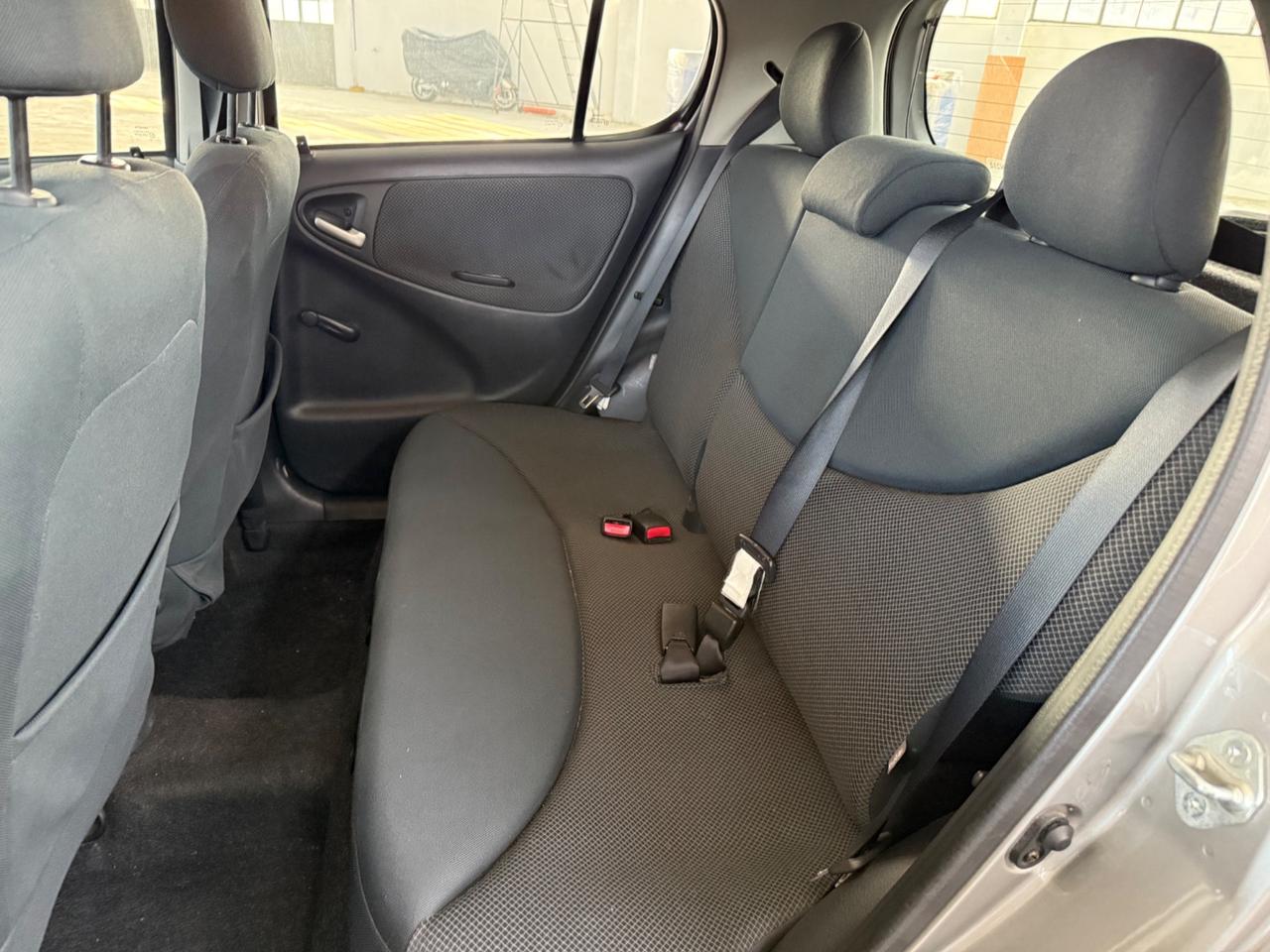 Toyota Yaris 1.3i 16V cat 5 porte Sol NEOPATENTATI