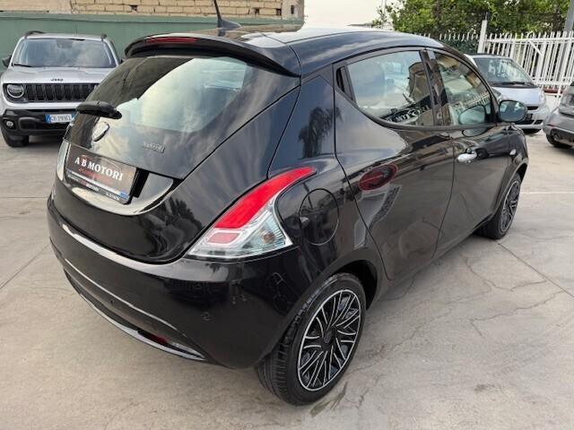 Lancia Ypsilon S&S Hybrid Ecochic Gold