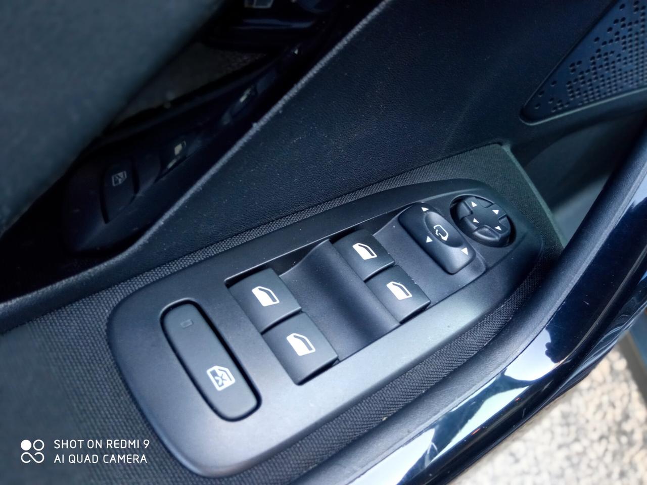 Peugeot 2008 BlueHDi 100 S&S Signature