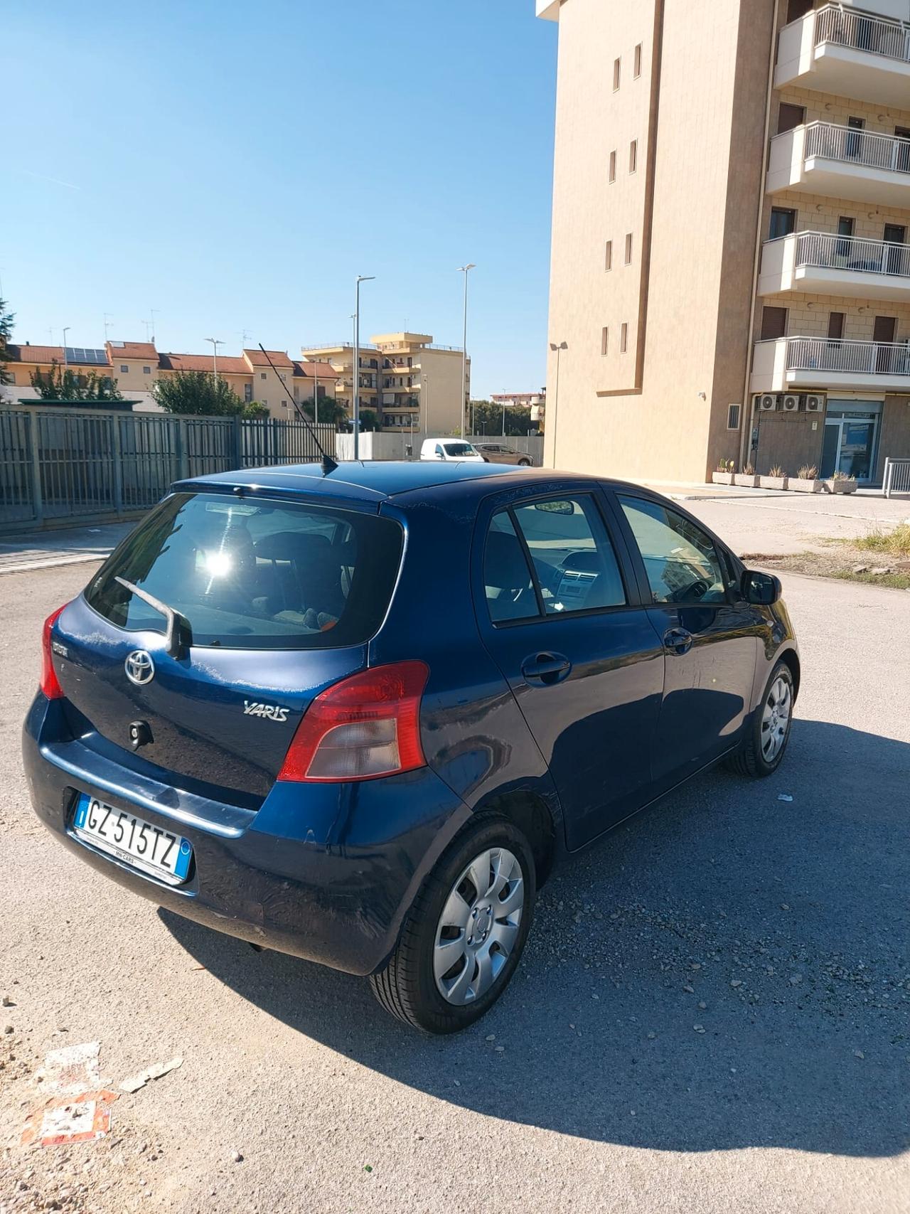 Toyota Yaris 1.0 5 porte Sol