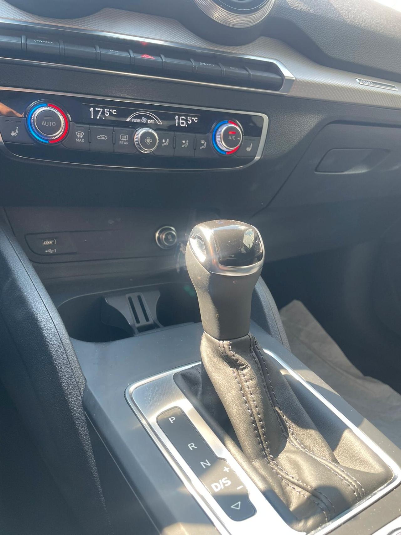 Audi Q2 30 TDI S tronic cockpit navigatore