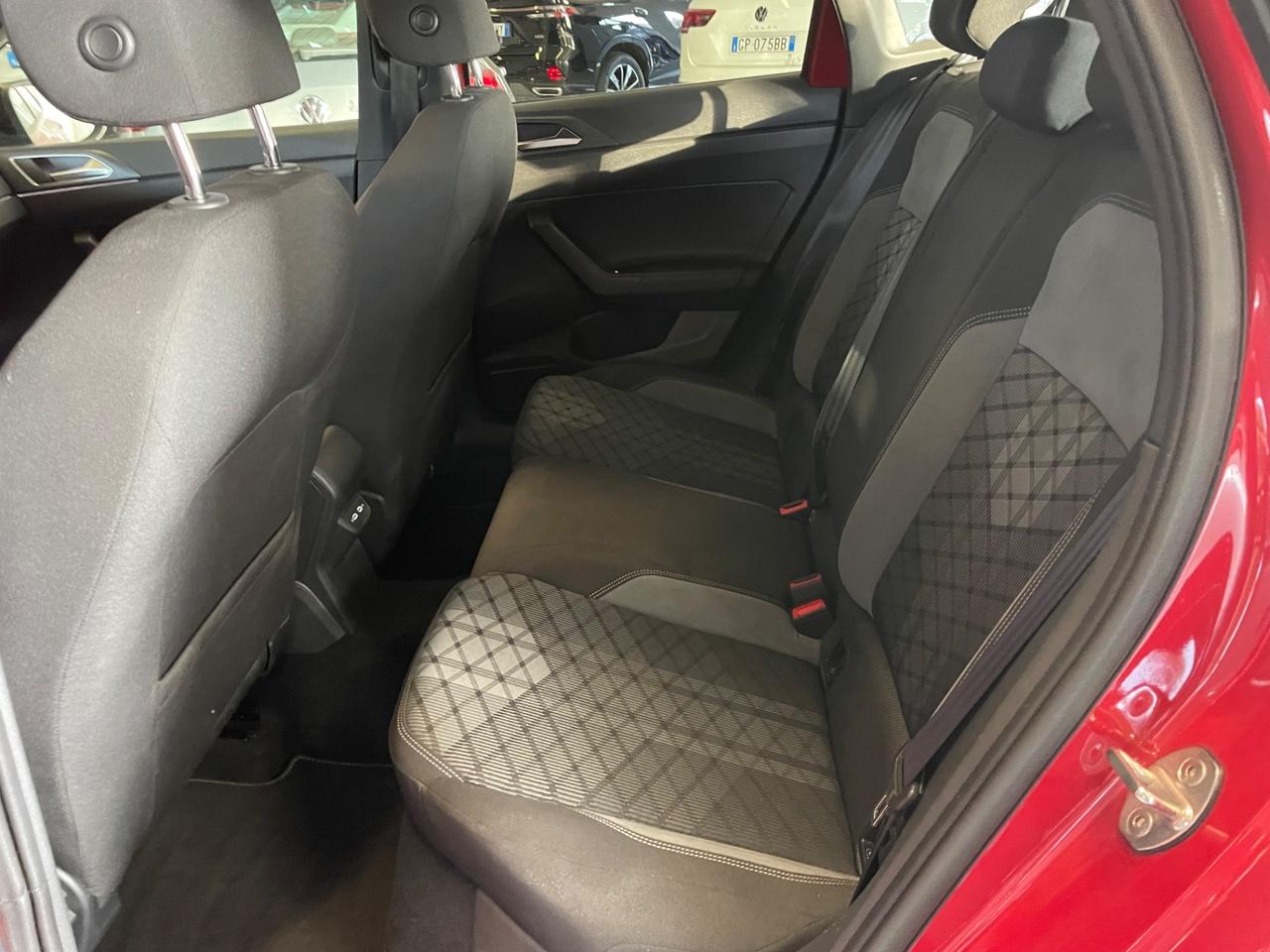 Volkswagen Taigo 1.0 TSI 115 CV DSG R-Line Fari Matrix