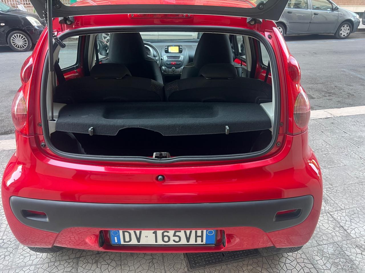 Peugeot 107 1.0 68CV 5p. Sweet Years automatica
