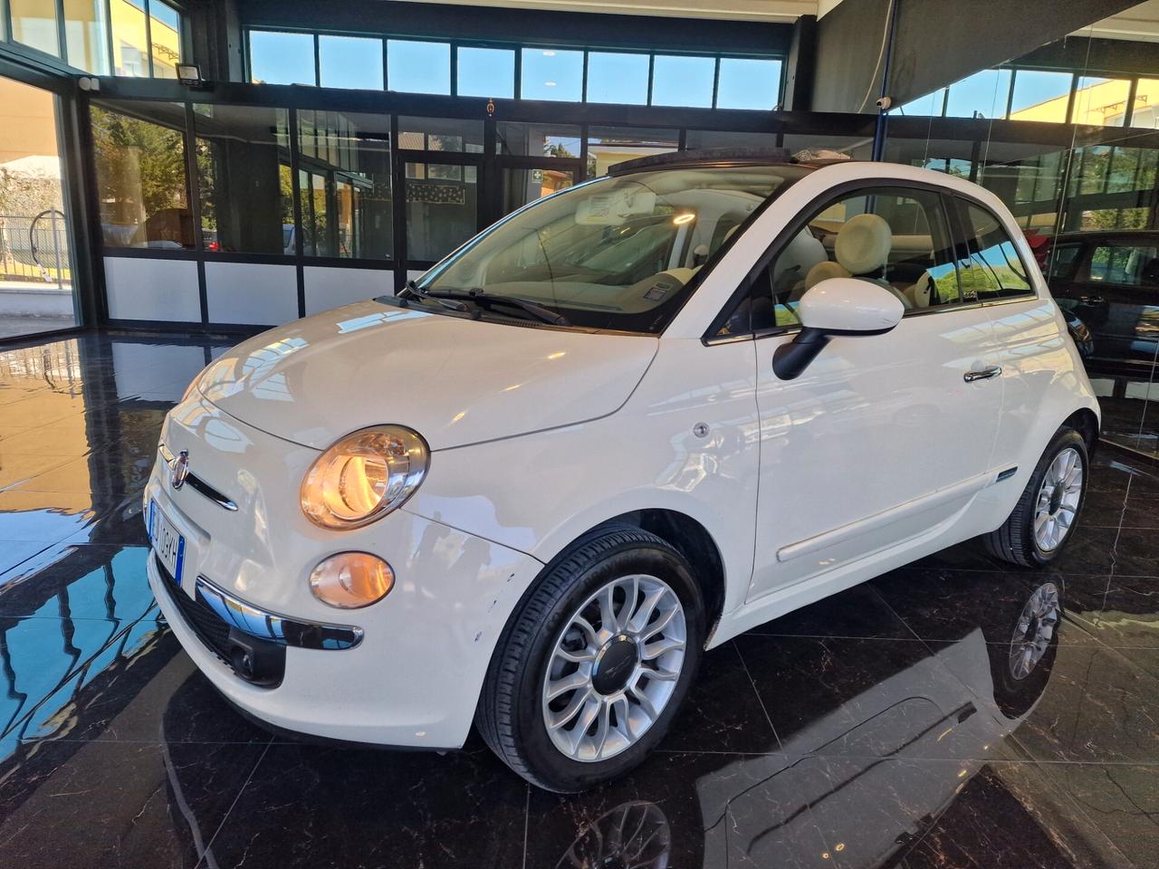 Fiat 500 1.2 by Gucci Cabrio, 136 mila chilometri.