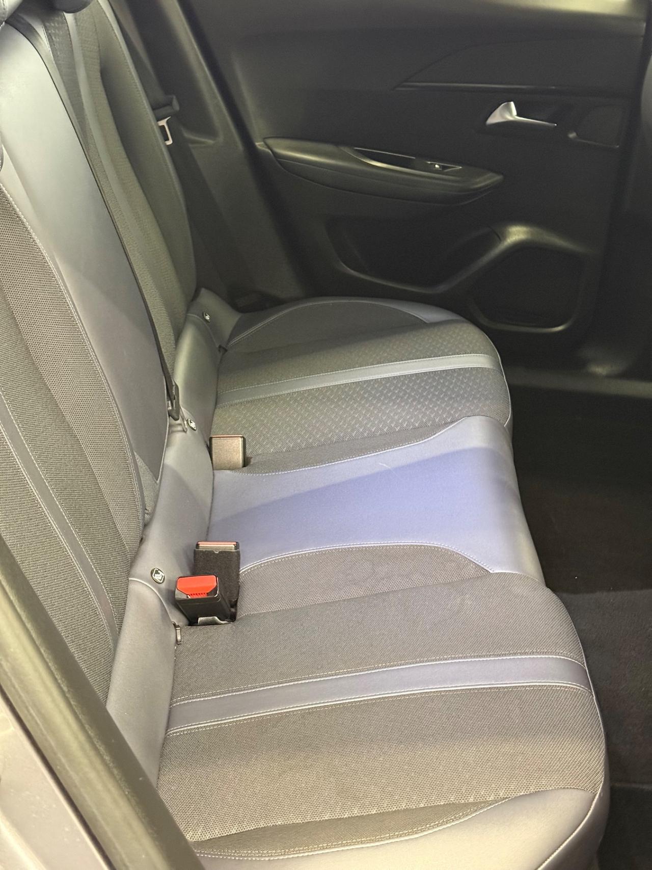 Peugeot 2008 BlueHDi 100 S&S Allure Navi Pack