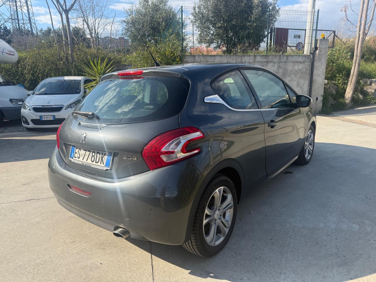 Peugeot 208 1.4 HDi 68 CV 3 porte Allure