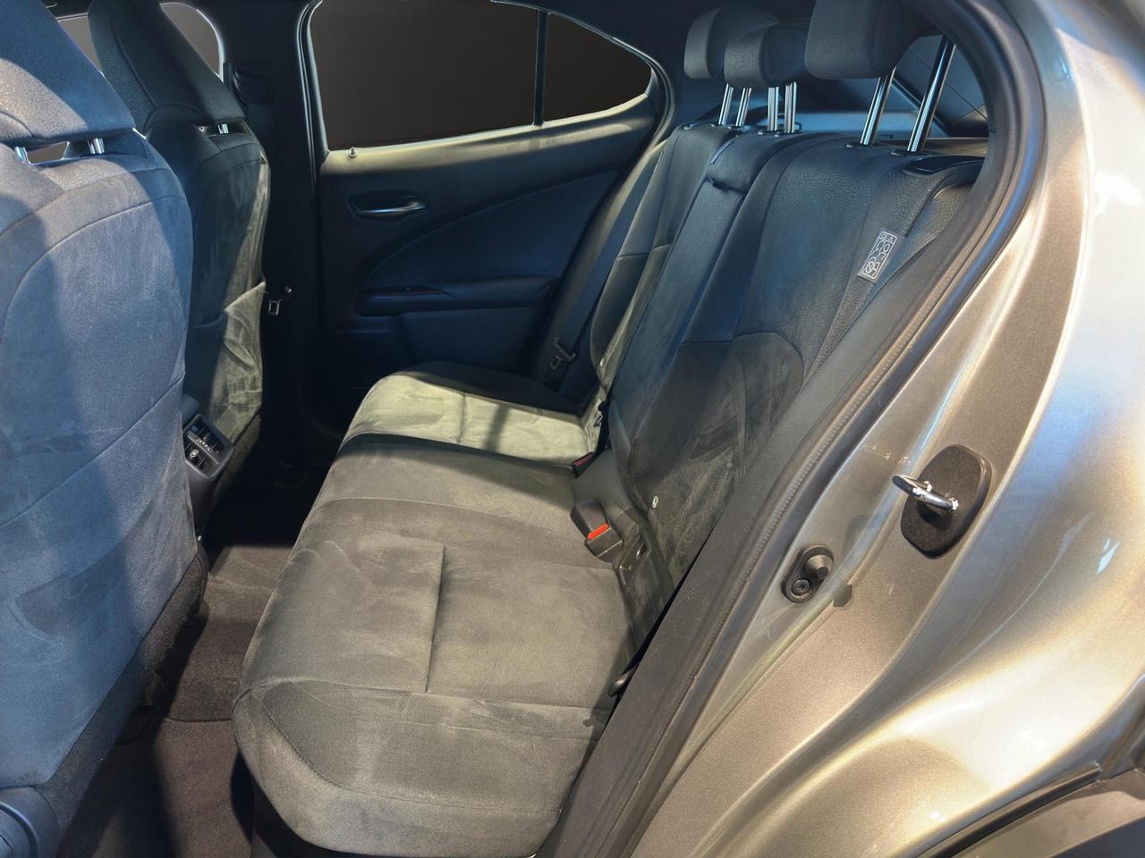Lexus UX 250h 2.0 Business 2wd cvt