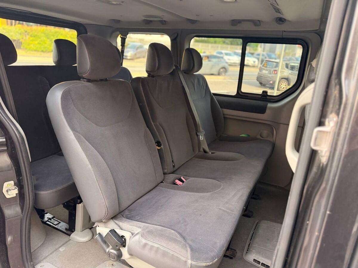 Renault TRAFIC PASSENGER 2.0 D 9 POSTI