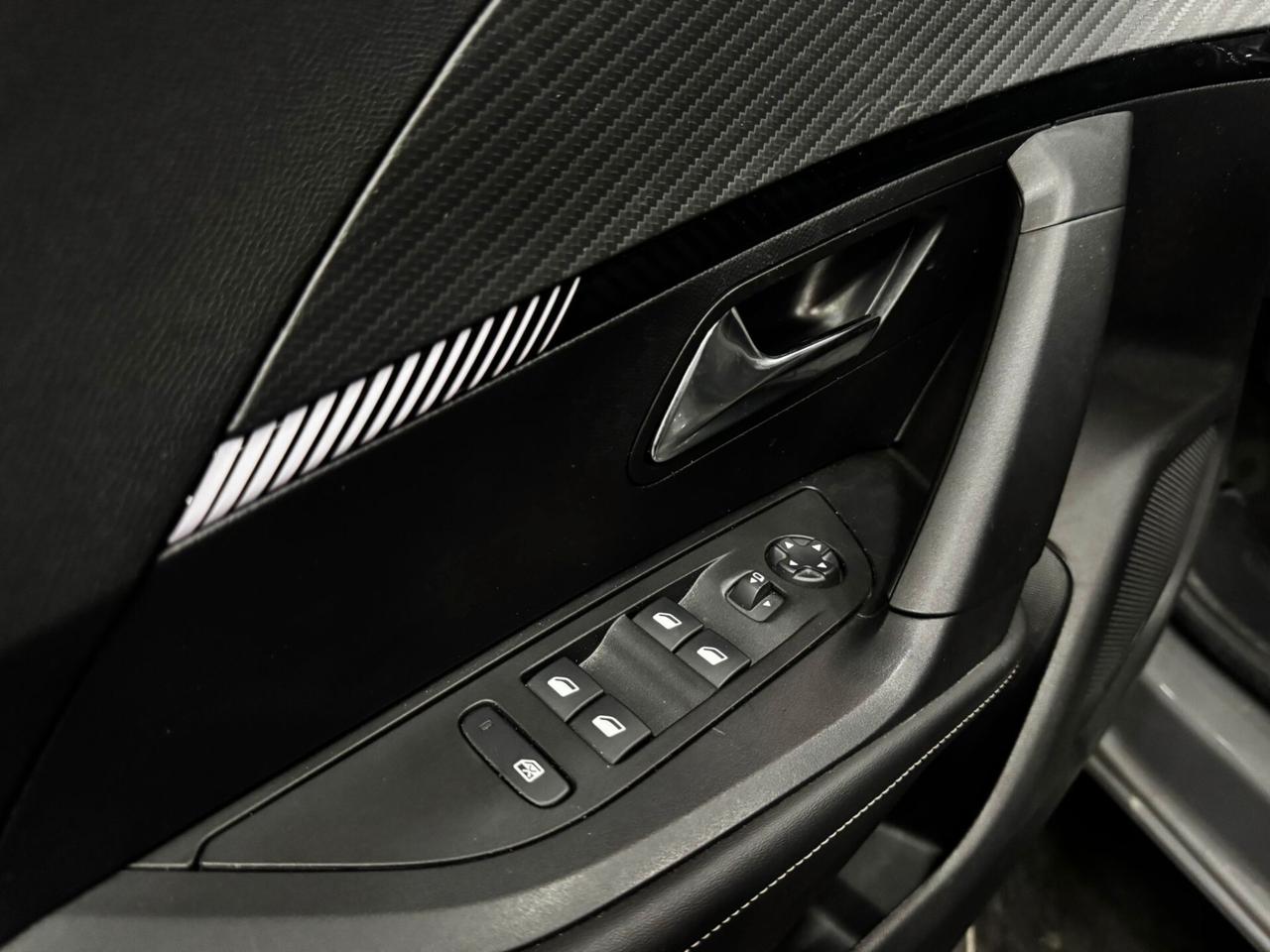Peugeot 2008 PureTech 100 S&S Style
