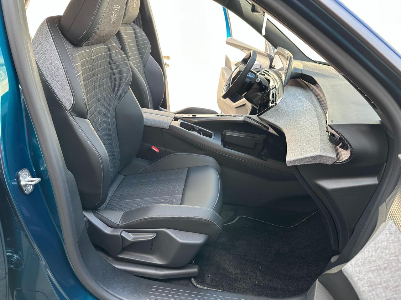 Peugeot 3008 1.2 hybrid GT 145cv e-dcs6