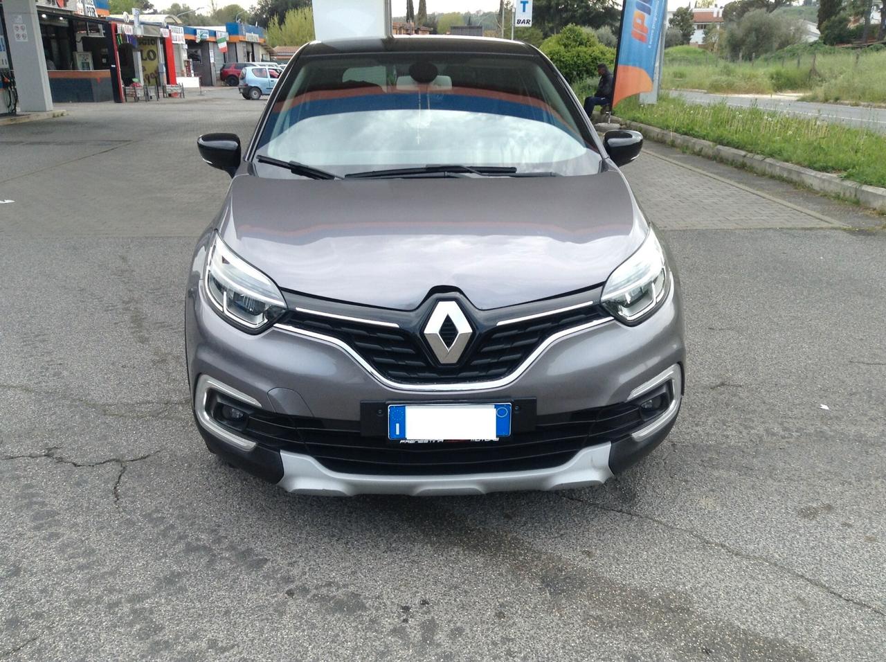 Renault Captur TCe 12V 90 CV Business BELLISSIMA!!! VETRI OSCURATI, CERCHI IN LEGA, NAVIGATORE, FARI LED!!!