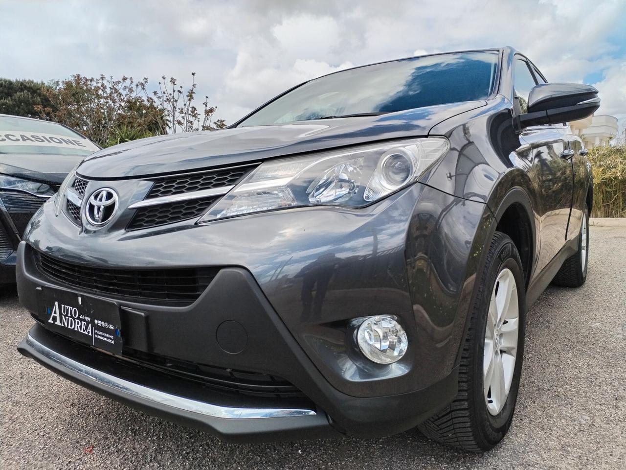 Toyota rav4 2.0d-4 d 2wd 124cv full optional 2014