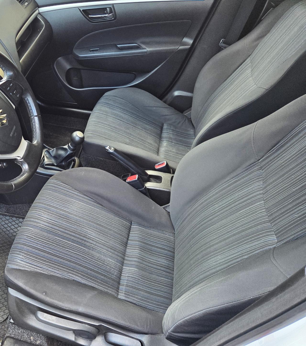 Suzuki Swift 1.3 DDiS FULL NAVI SENSORI TETTO GARANZIA