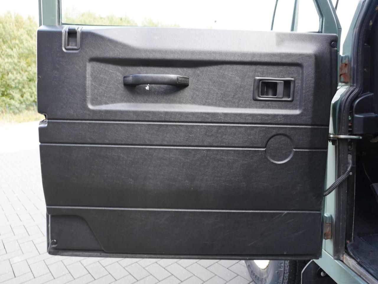 Land Rover Defender 90 TD4 Station Wagon E
