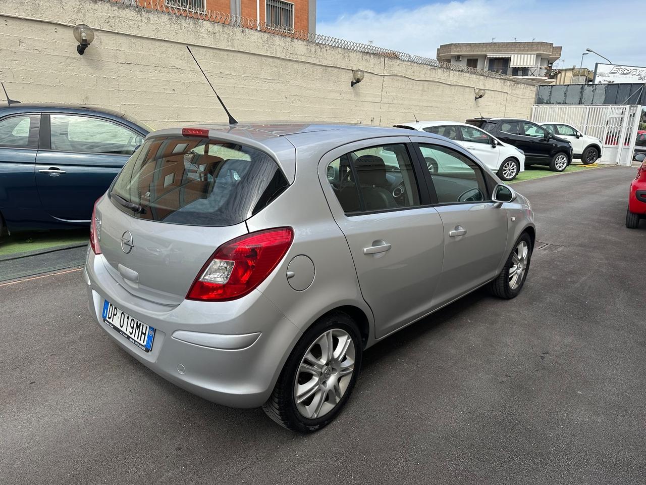 Opel Corsa 1.2 5 porte - 2008