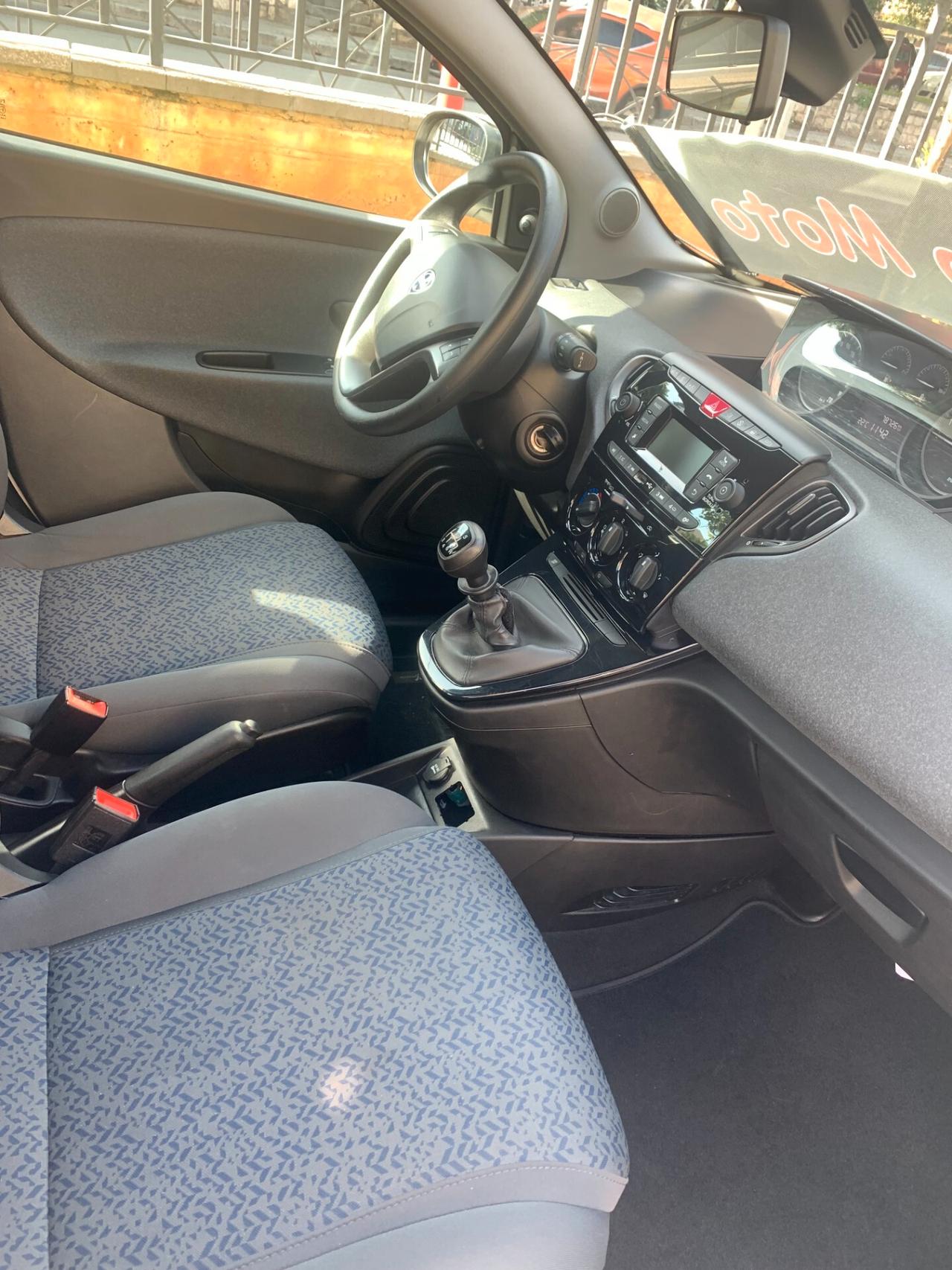 Lancia Ypsilon 1.0 Hybrid anno 2022