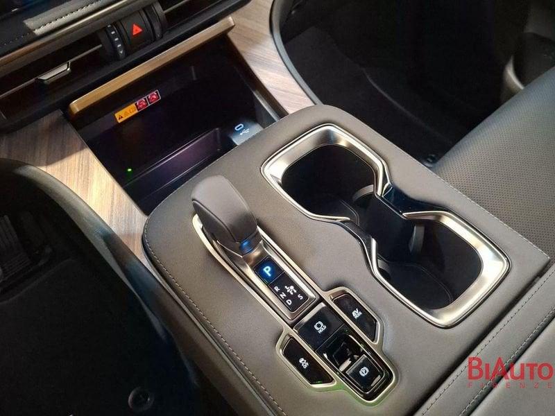 Lexus LM LM 2.5 hybrid Luxury 206cv 7p.ti auto 4WD