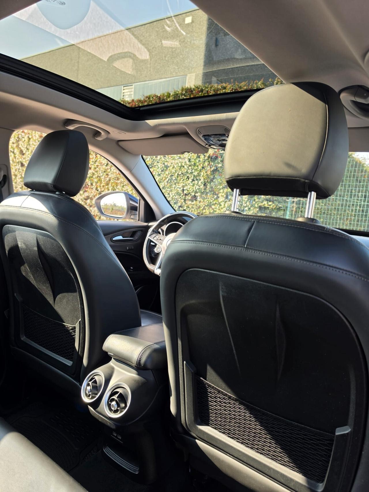 Alfa Romeo Stelvio q4 executive