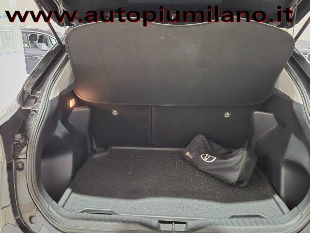 TOYOTA Yaris Cross 1.5 Hybrid 5p. E-CVT AWD-i Business