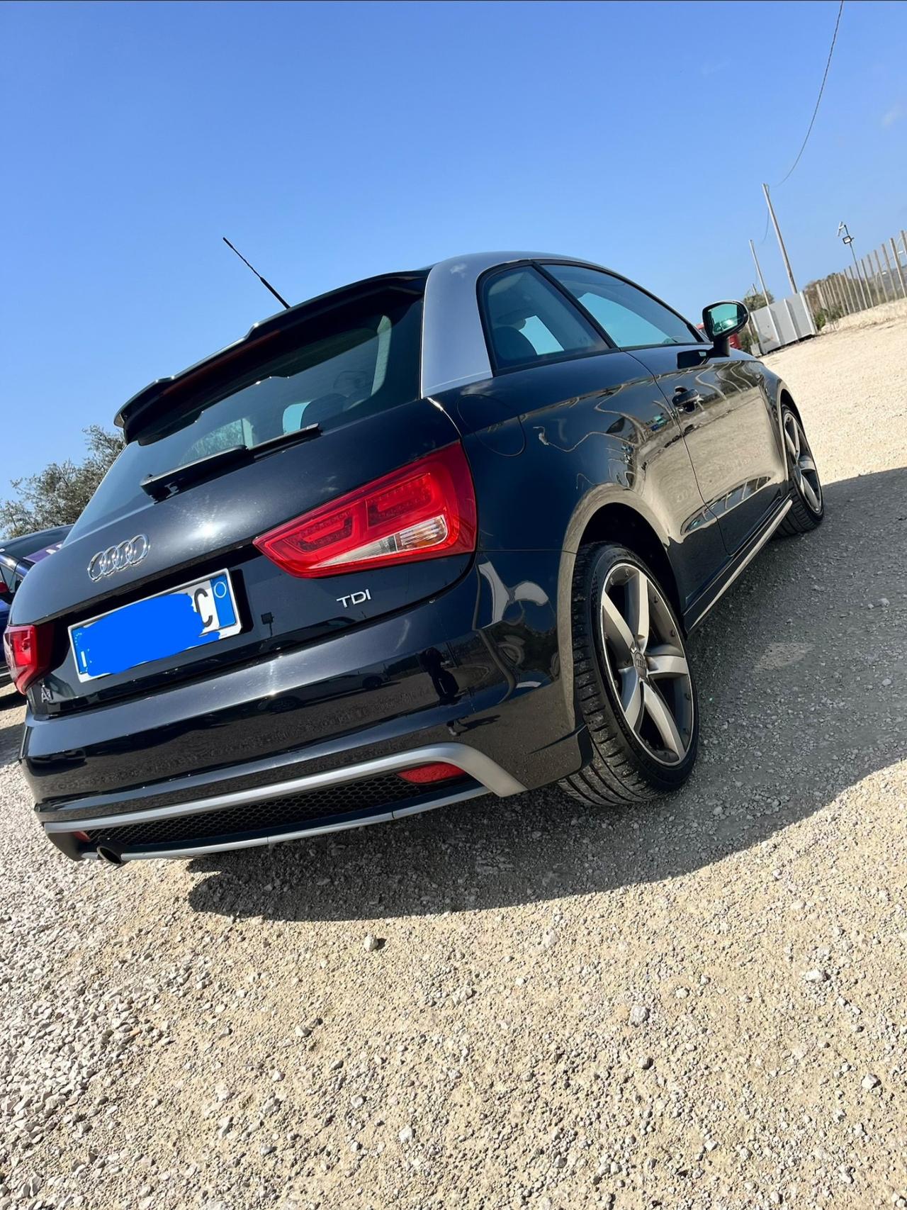 Audi A1 1.6 TDI 105 CV S-Line fari uxeno