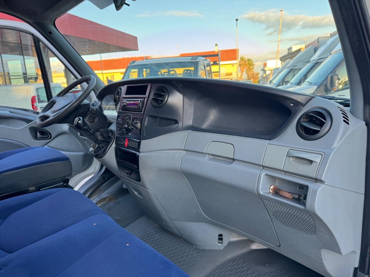 Iveco daily 35c15 7 posti ribaltabile e gru