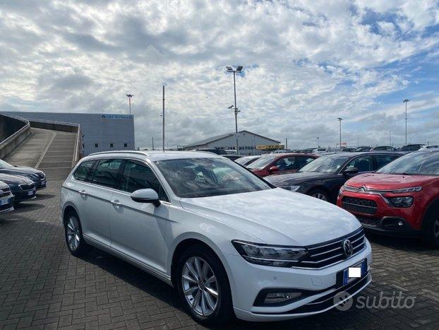 VOLKSWAGEN Passat Variant 1.6 TDI SCR DSG Busine