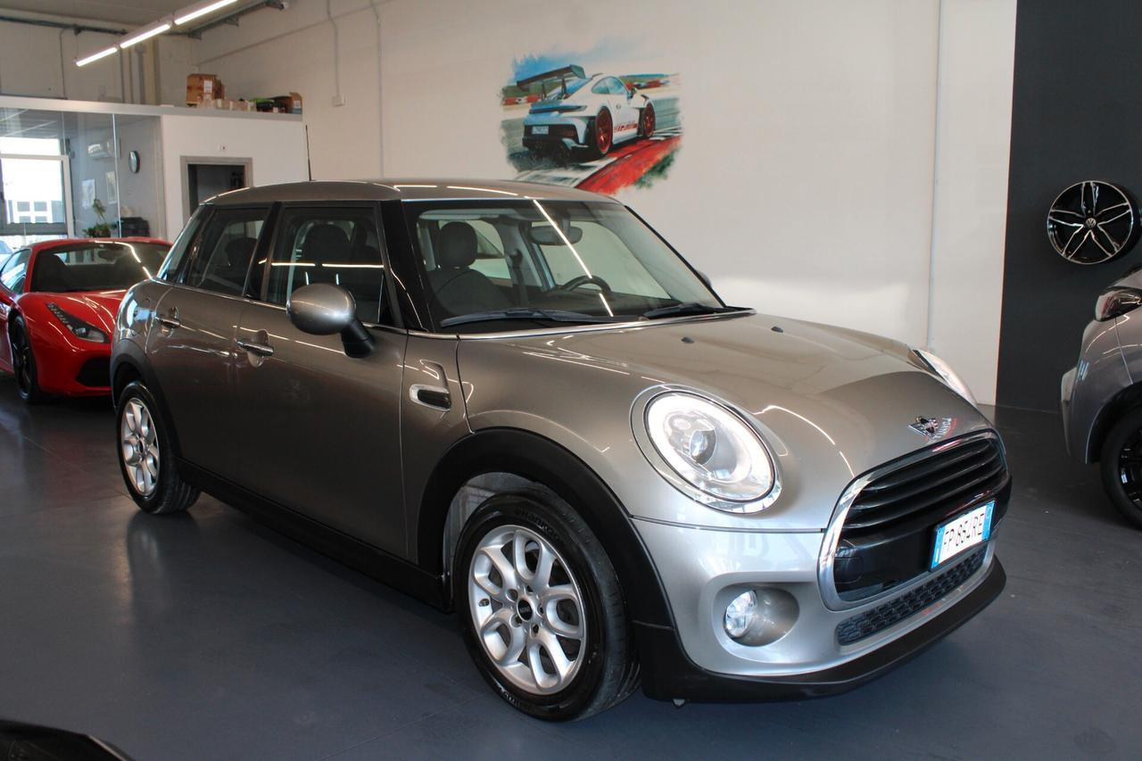 Mini Cooper D IV F55 2018 5p 1.5 Business auto
