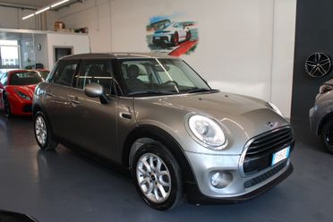 Mini Cooper D IV F55 2018 5p 1.5 Business auto