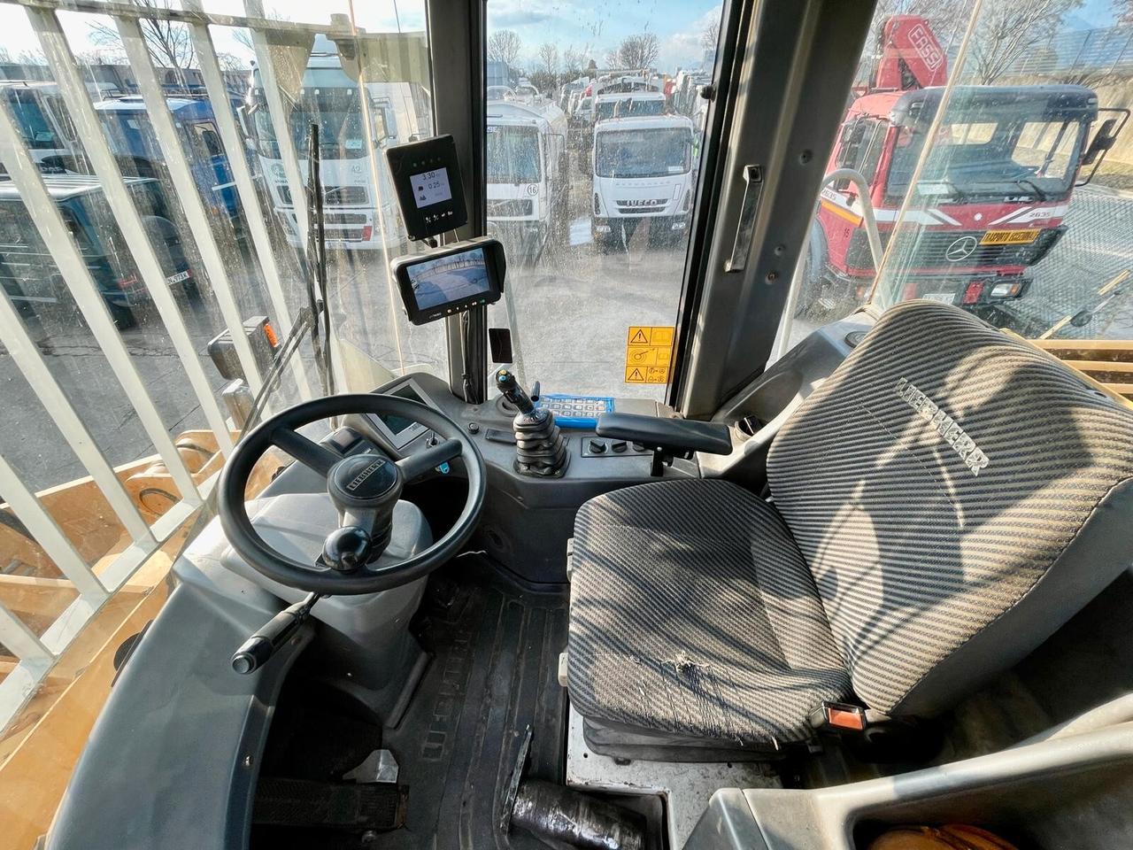 PALA GOMMATA LIEBHERR L 554 -