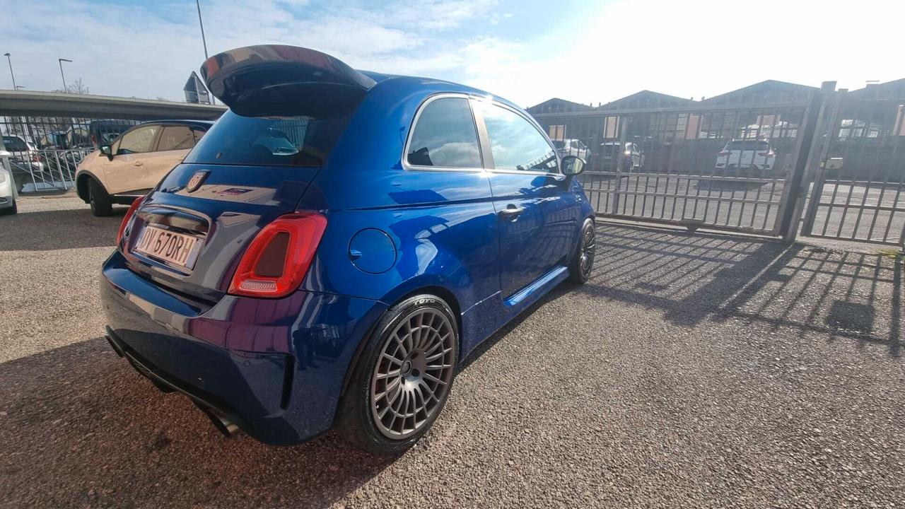 Abarth 500 1.4 Turbo T-Jet essesse