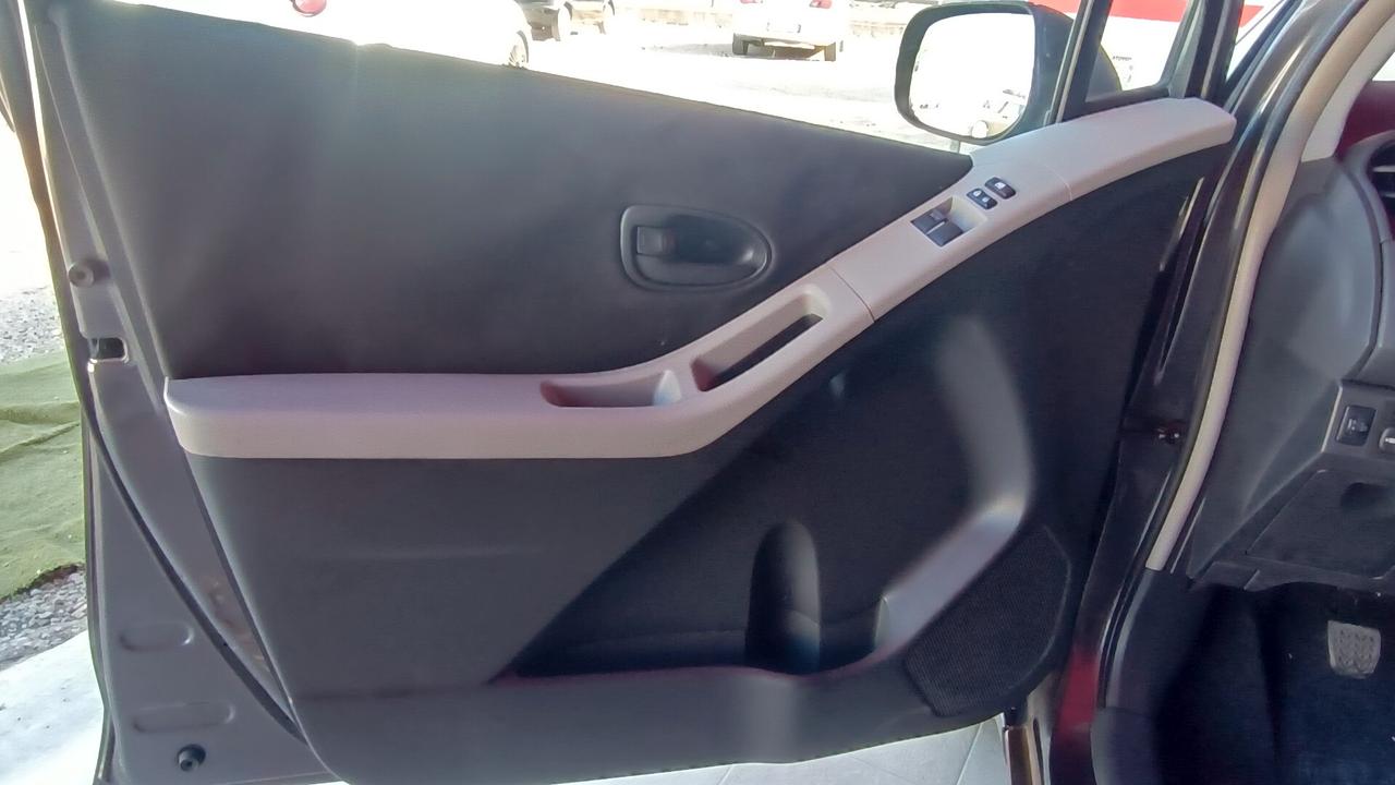Toyota Yaris 1.0 5 porte