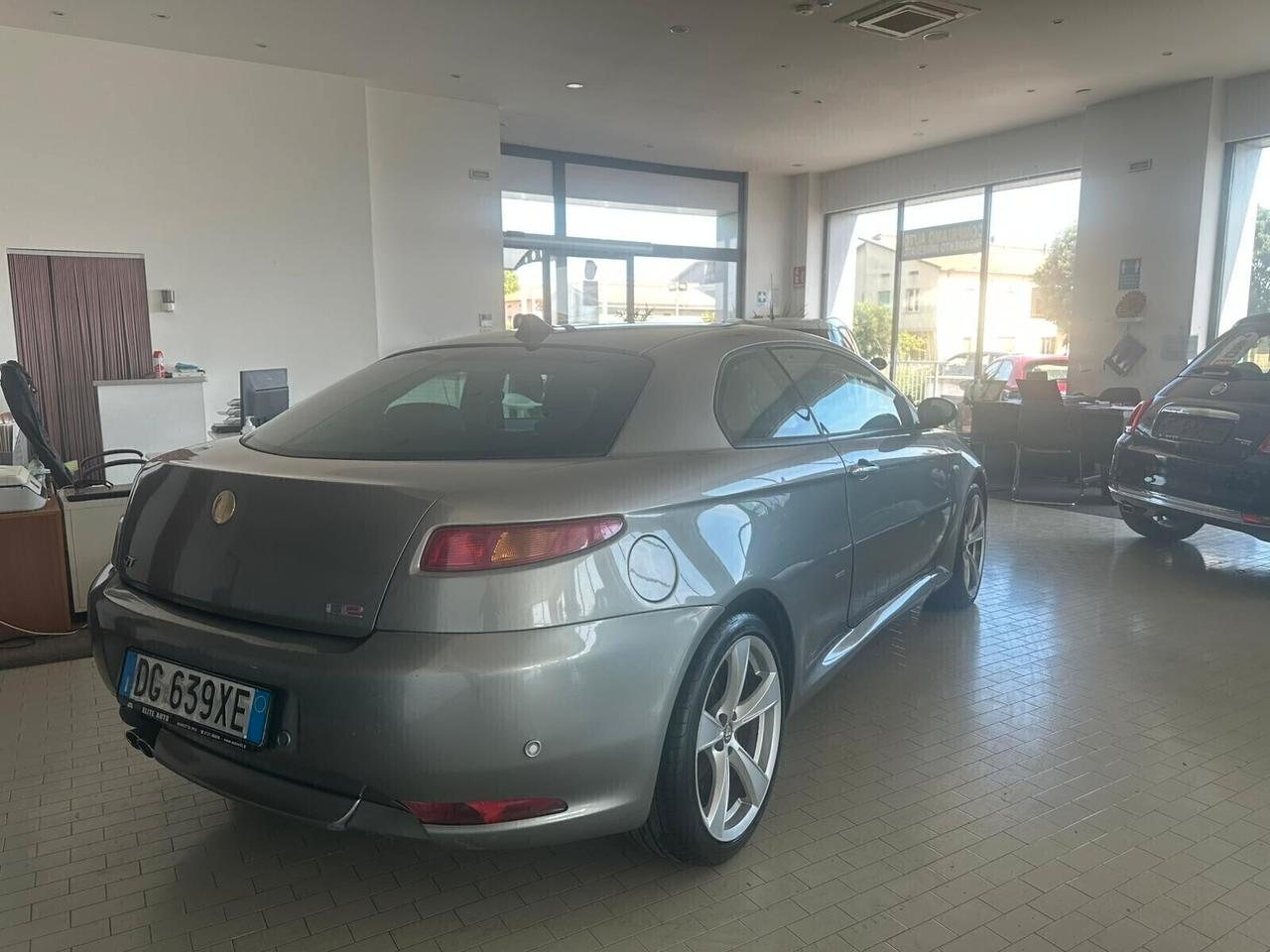 Alfa Romeo GT 1.9 JTDM 16V Distinctive Q2