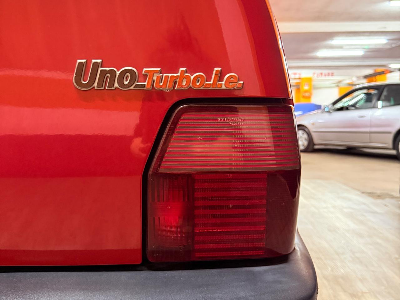 LEGGENDARIA FIAT UNO TURBO IN CONDIZIONI DA VETRINA