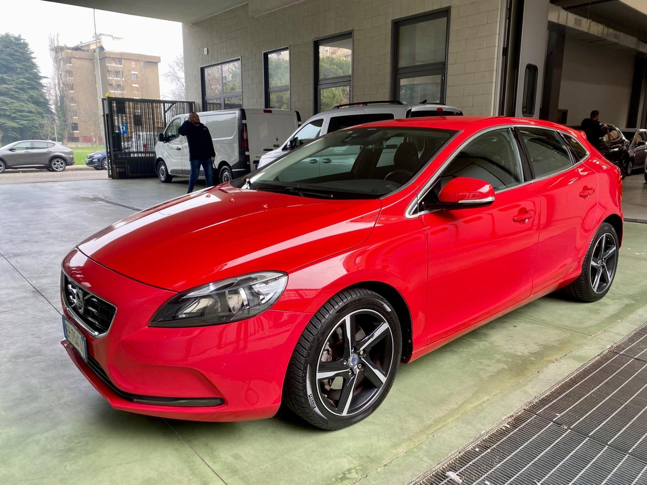 Volvo V40 T4 R-design Kinetic